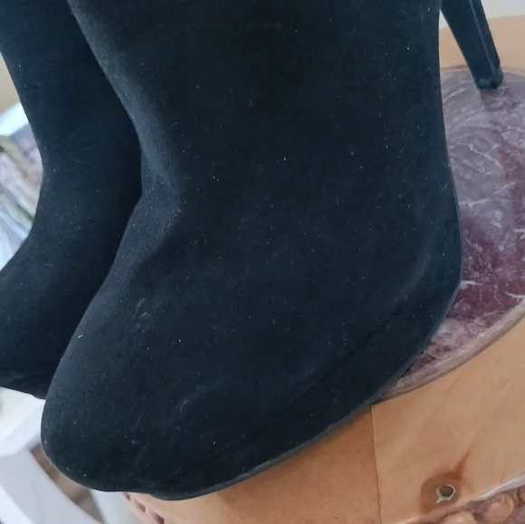 G By Guess DOLLI2 Black Almond Toe Knee High Boots 9.5 M EUC - Picture 13 of 16